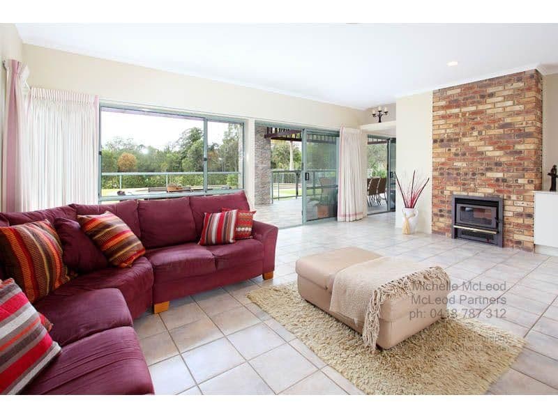 18 Chadston Close, KENMORE HILLS QLD 4069, Kenmore Hills - Thumbnail 2