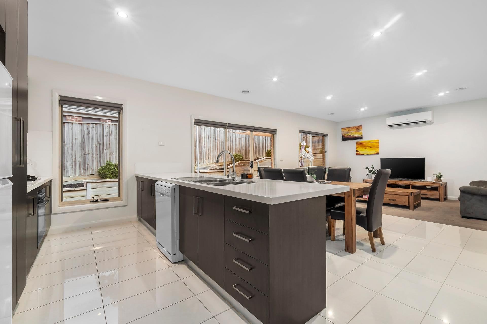 8 Allsop Avenue, Mernda VIC 3754, Mernda - Thumbnail 2