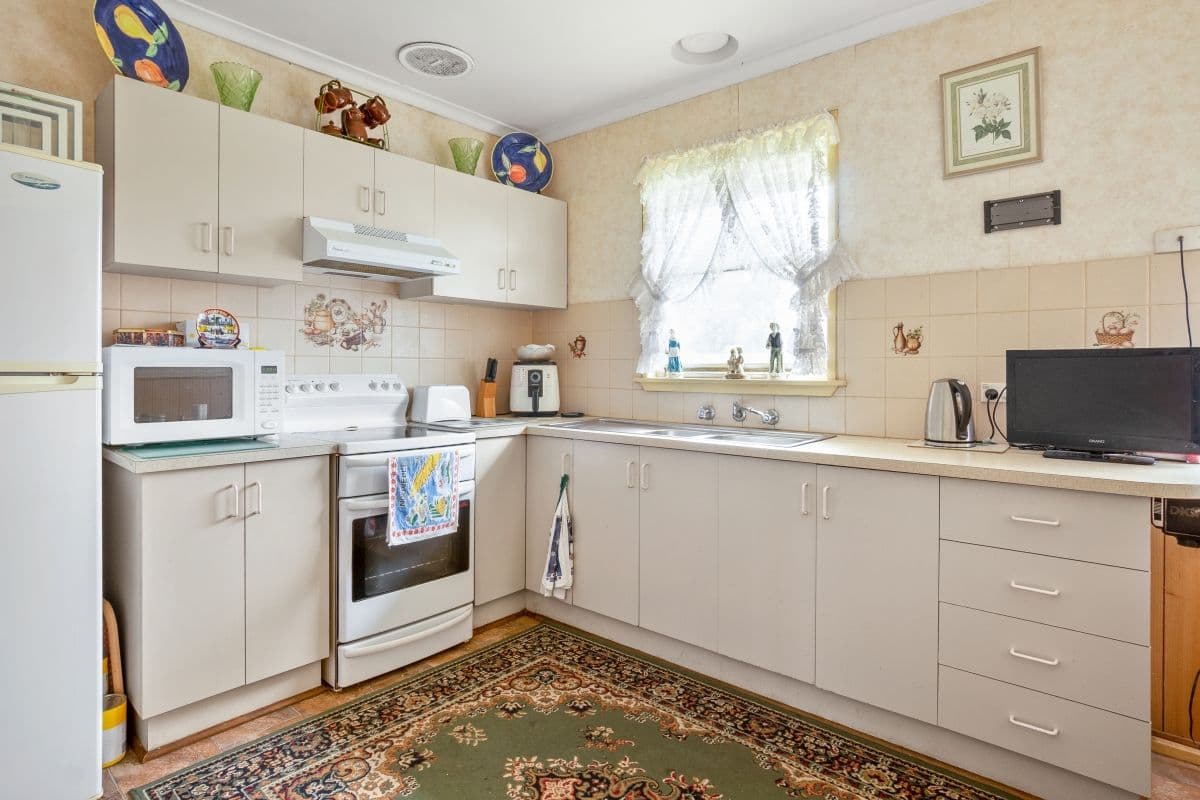 16 Centenary Crescent, Werribee VIC 3030, Werribee - Thumbnail 3