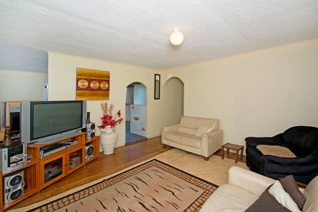 16 Gibbs Street, RIVERVIEW QLD 4303, Riverview - Thumbnail 3