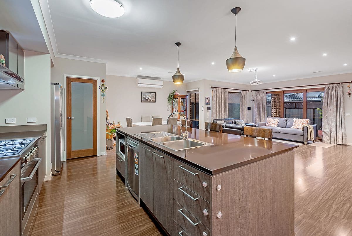 13 Barnell Street, Craigieburn VIC 3064, Craigieburn - Thumbnail 3
