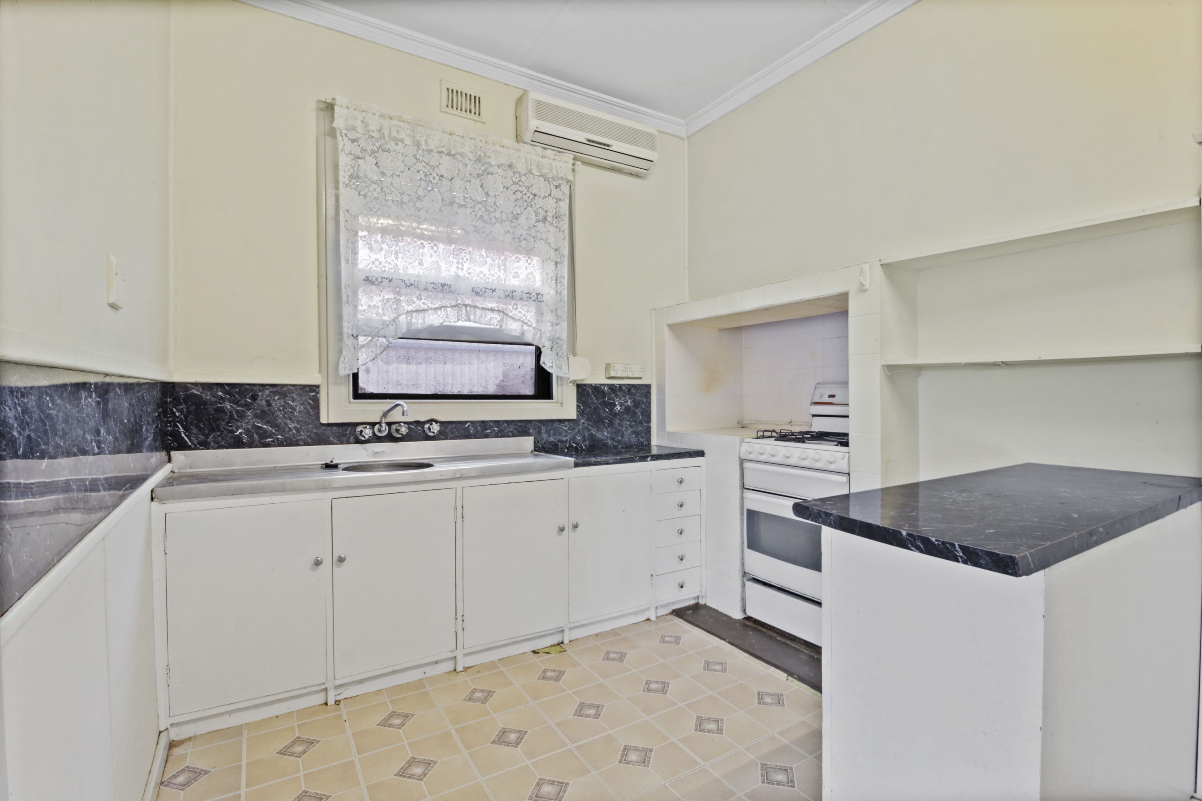 108 Seventeenth Street, Renmark SA 5341, Renmark - Thumbnail 4