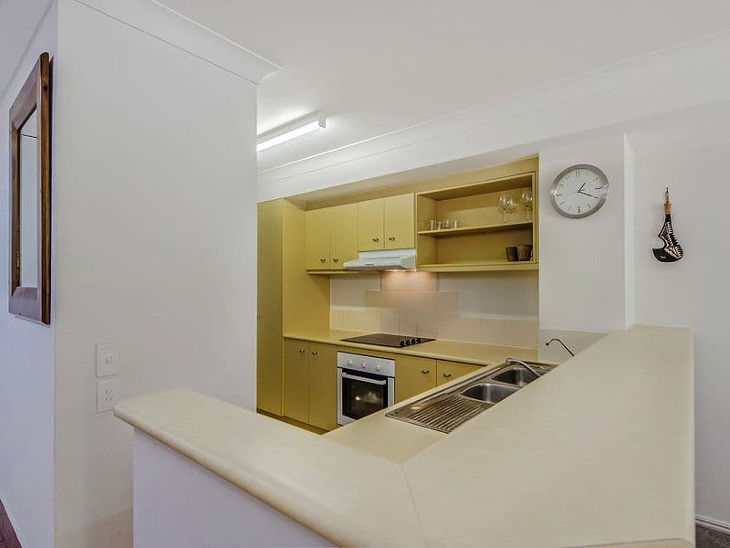 215 Cottesloe Drive, MERMAID WATERS QLD 4218, Mermaid Waters - Thumbnail 4