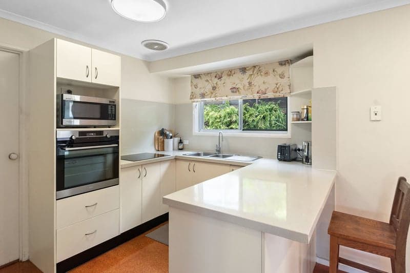 17 Bates Drive, Everton Hills - Thumbnail 2