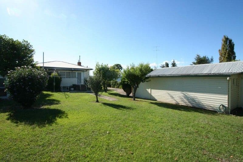 87 Logan Street, TENTERFIELD NSW 2372, Tenterfield - Thumbnail 2