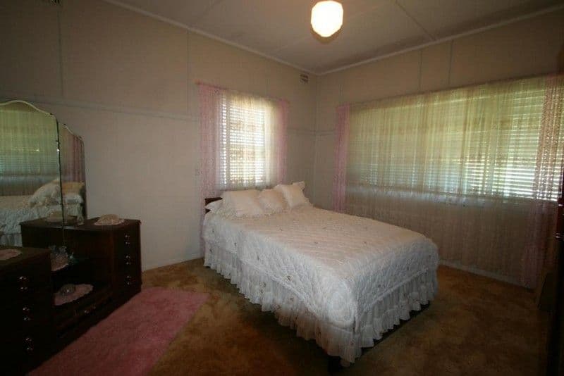 87 Logan Street, TENTERFIELD NSW 2372, Tenterfield - Thumbnail 4