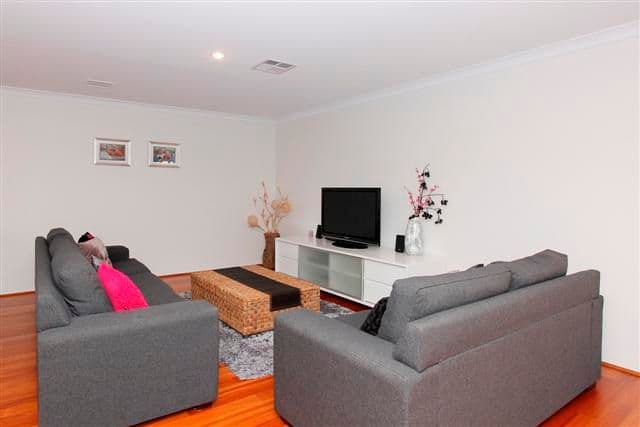 25 Anchorage Loop, CANNING VALE WA 6155, Canning Vale - Thumbnail 3