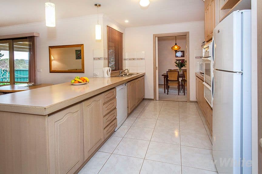 25 Churinga Avenue, Mitcham VIC 3132, Mitcham - Thumbnail 4