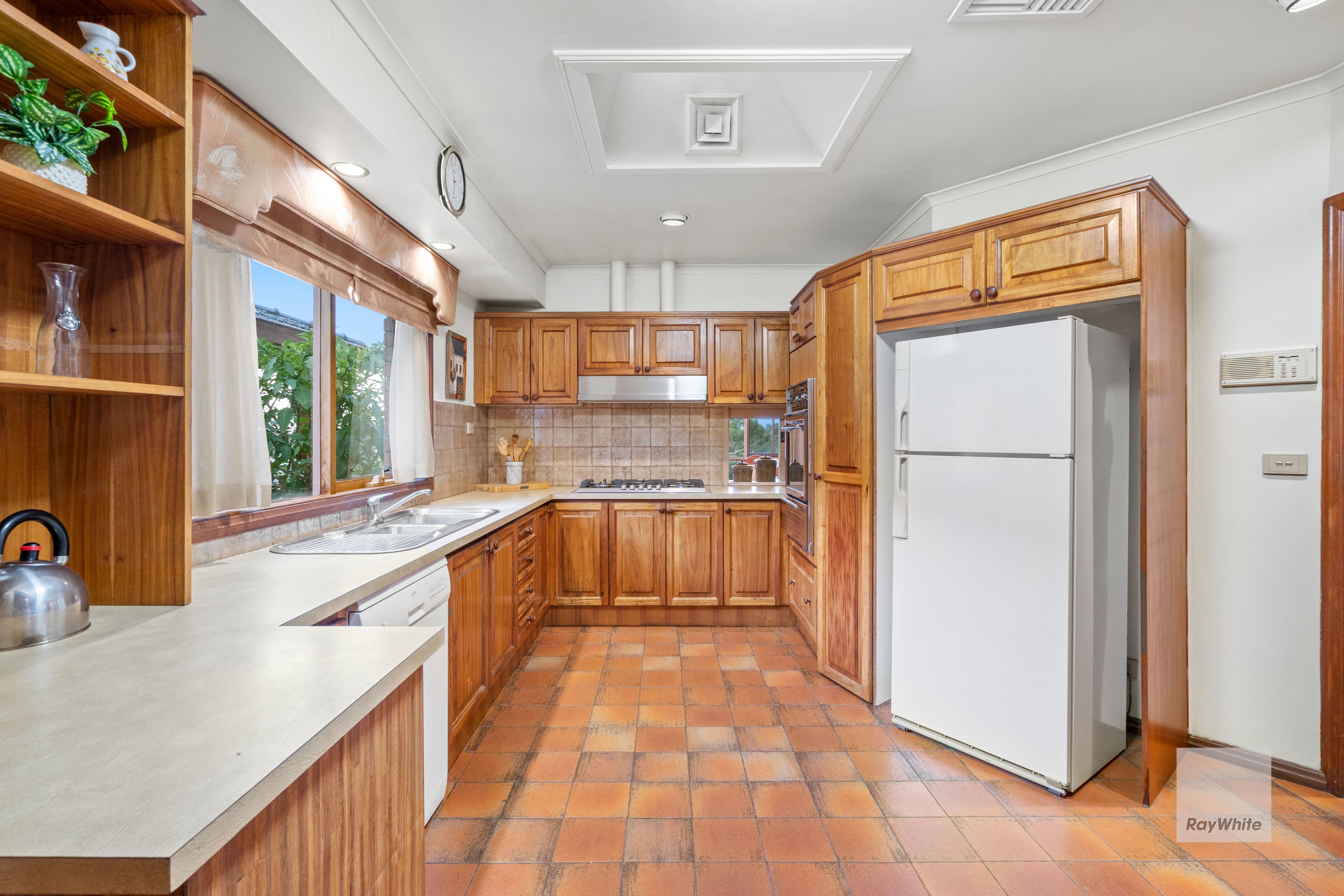 9 Hill View Court, Bundoora VIC 3083, Bundoora - Thumbnail 4