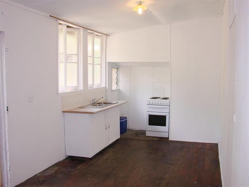 10 Possum Street, MOUNT MORGAN QLD 4714, Mount Morgan - Thumbnail 3