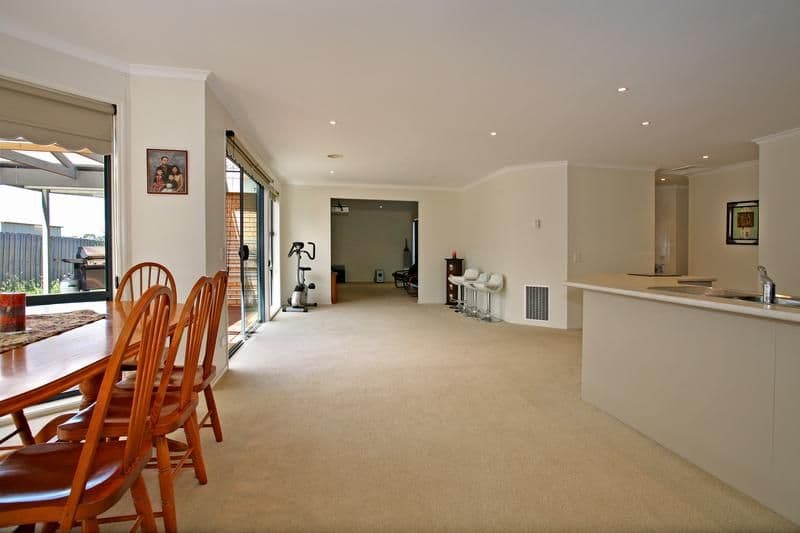 17 Hewat Drive, HIGHTON VIC 3216, Highton - Thumbnail 3