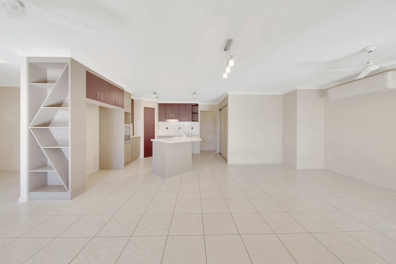 7 Viewpoint Way, New Auckland QLD 4680, New Auckland - Thumbnail 2