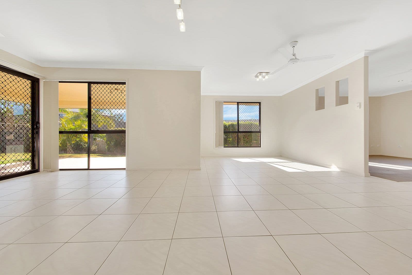 7 Viewpoint Way, New Auckland QLD 4680, New Auckland - Thumbnail 4