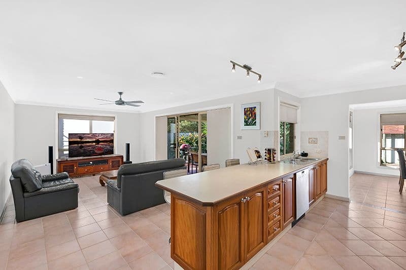 27 Castlereagh Crescent, Bateau Bay NSW 2261, Bateau Bay - Thumbnail 3