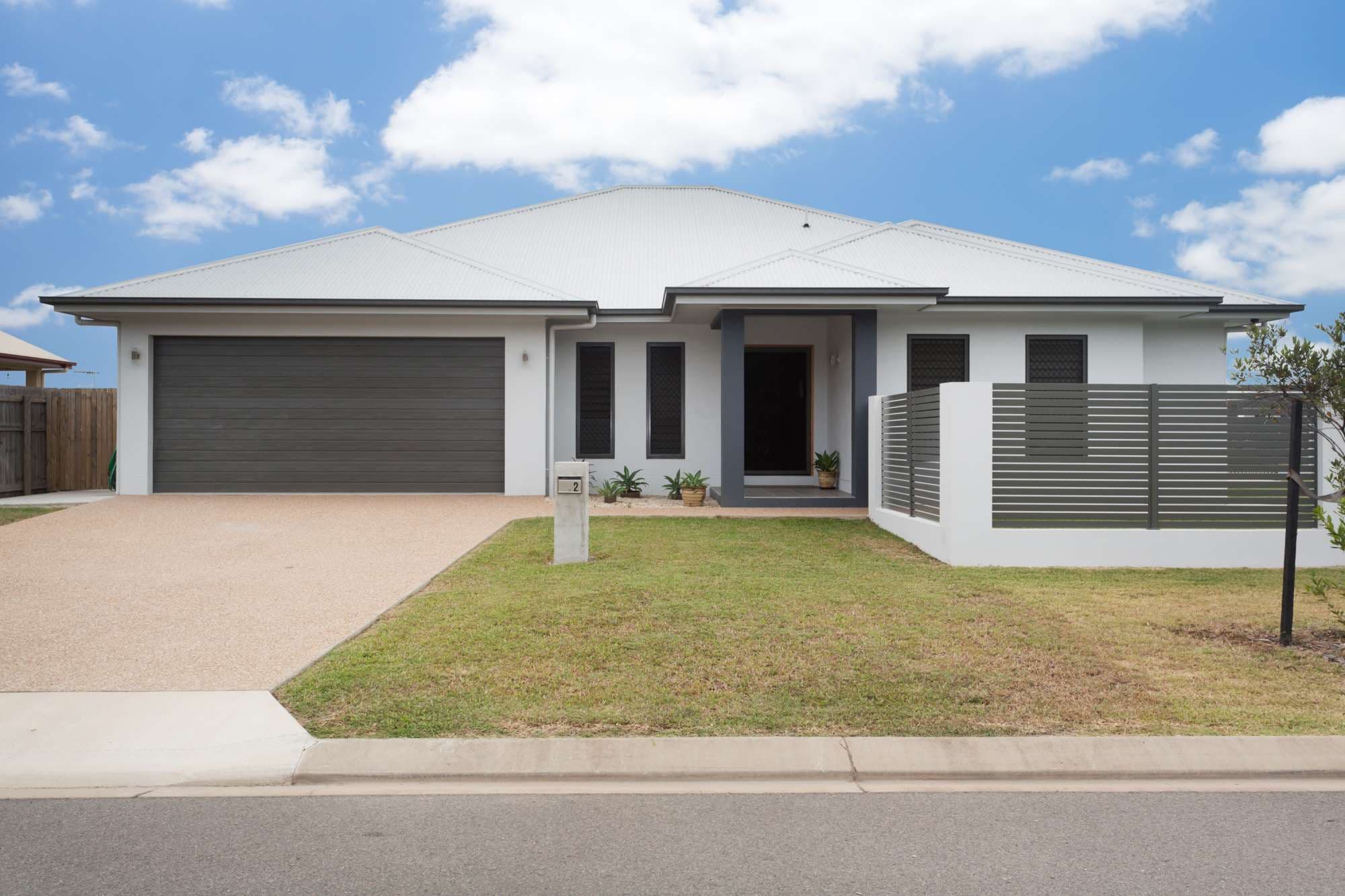 2 Ningaloo Cresent, BURDELL QLD 4818, Burdell - Thumbnail 2
