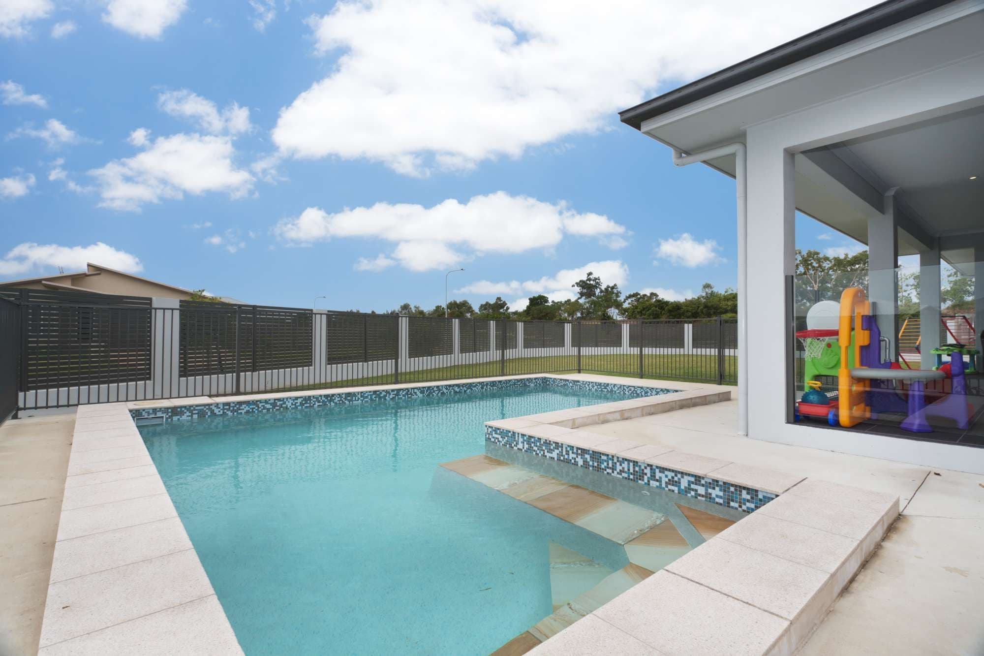 2 Ningaloo Cresent, BURDELL QLD 4818, Burdell - Thumbnail 4