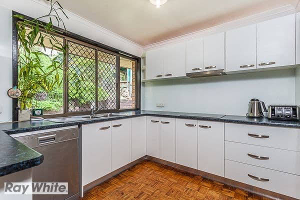 25 Macquarie Drive, PETRIE QLD 4502, Petrie - Thumbnail 4