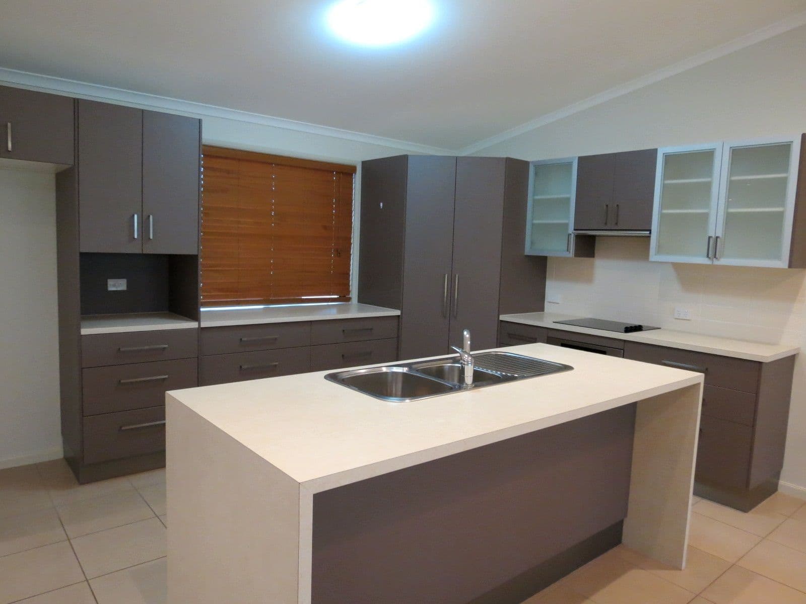 10 Mooney Crescent, Emerald QLD 4720, Emerald - Thumbnail 2