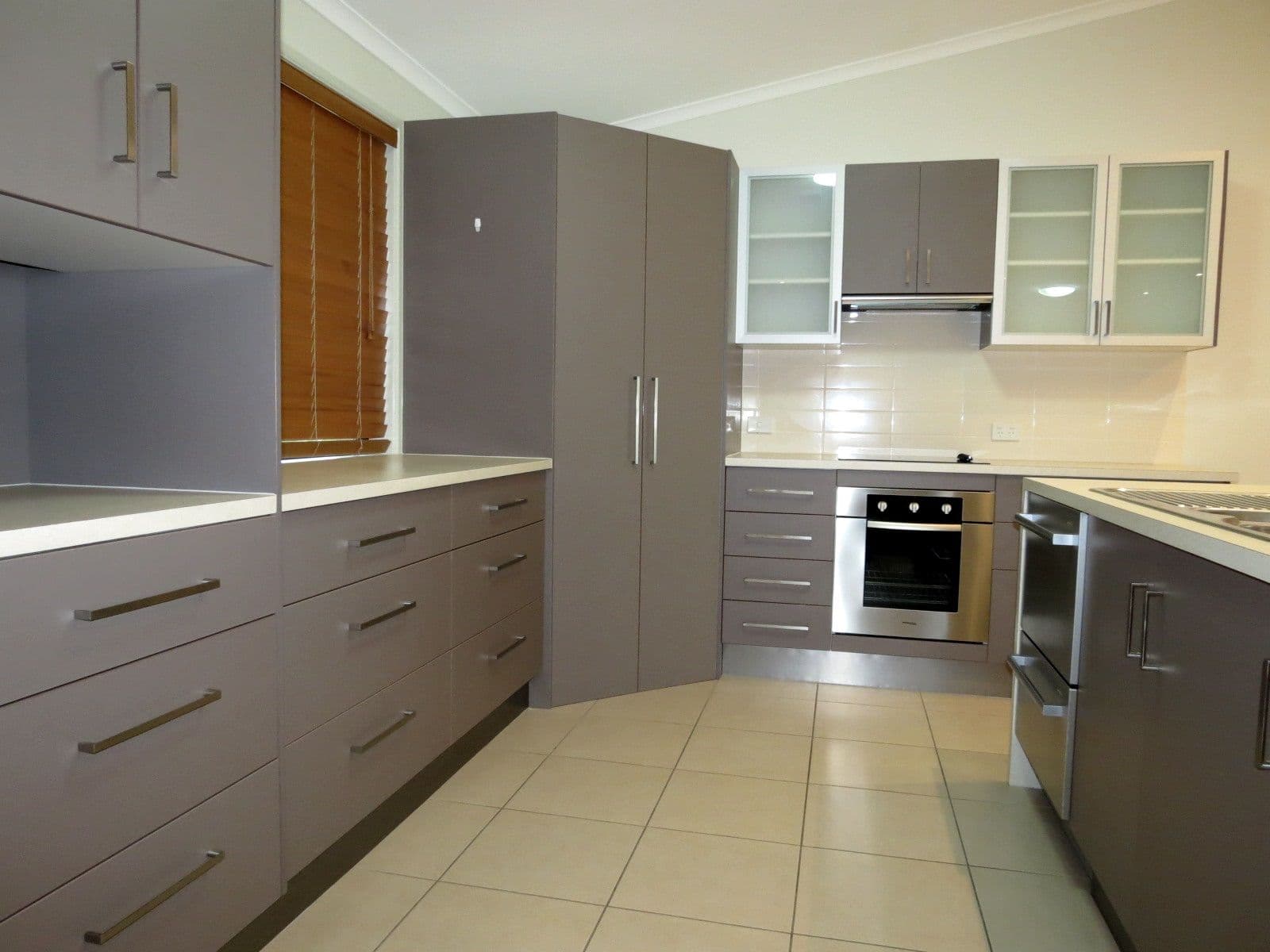 10 Mooney Crescent, Emerald QLD 4720, Emerald - Thumbnail 3