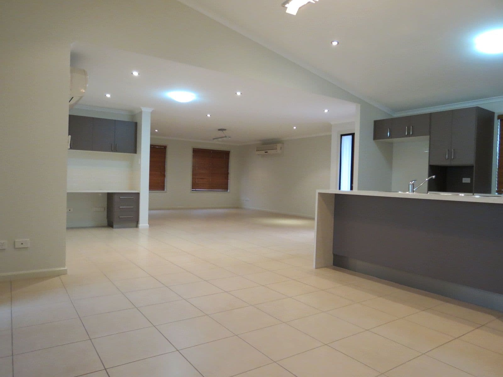10 Mooney Crescent, Emerald QLD 4720, Emerald - Thumbnail 5
