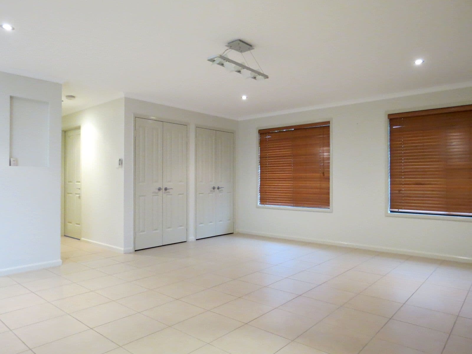 10 Mooney Crescent, Emerald QLD 4720, Emerald - Thumbnail 8