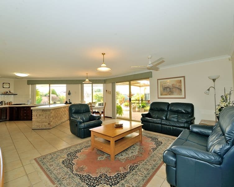 27 Cumberland Way, WAIKIKI WA 6169, Waikiki - Thumbnail 2