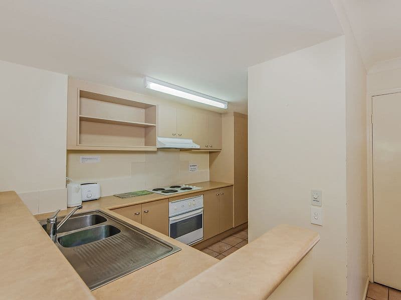 215 Cottesloe Drive, Mermaid Waters QLD 4218, Mermaid Waters - Thumbnail 4
