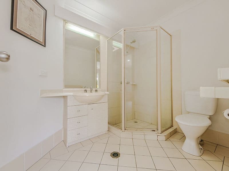 215 Cottesloe Drive, Mermaid Waters QLD 4218, Mermaid Waters - Thumbnail 5