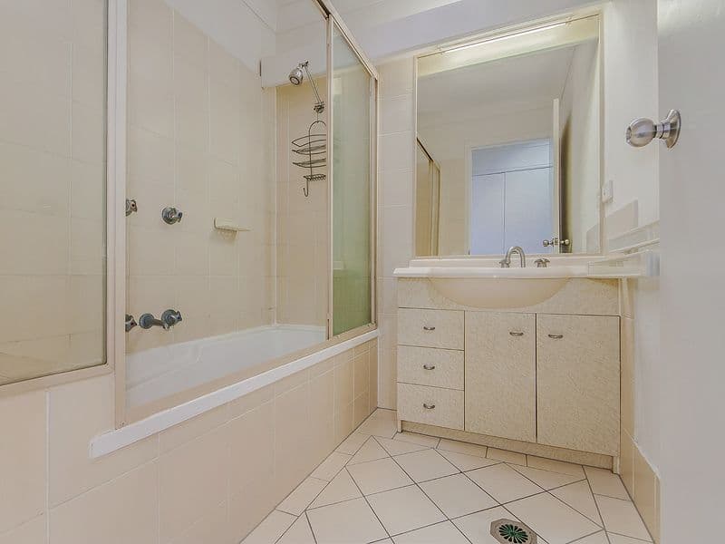 215 Cottesloe Drive, Mermaid Waters QLD 4218, Mermaid Waters - Thumbnail 6