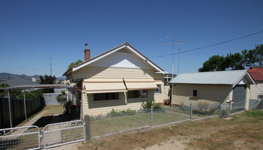15 North Avenue, Quirindi NSW 2343, Quirindi - Image 1
