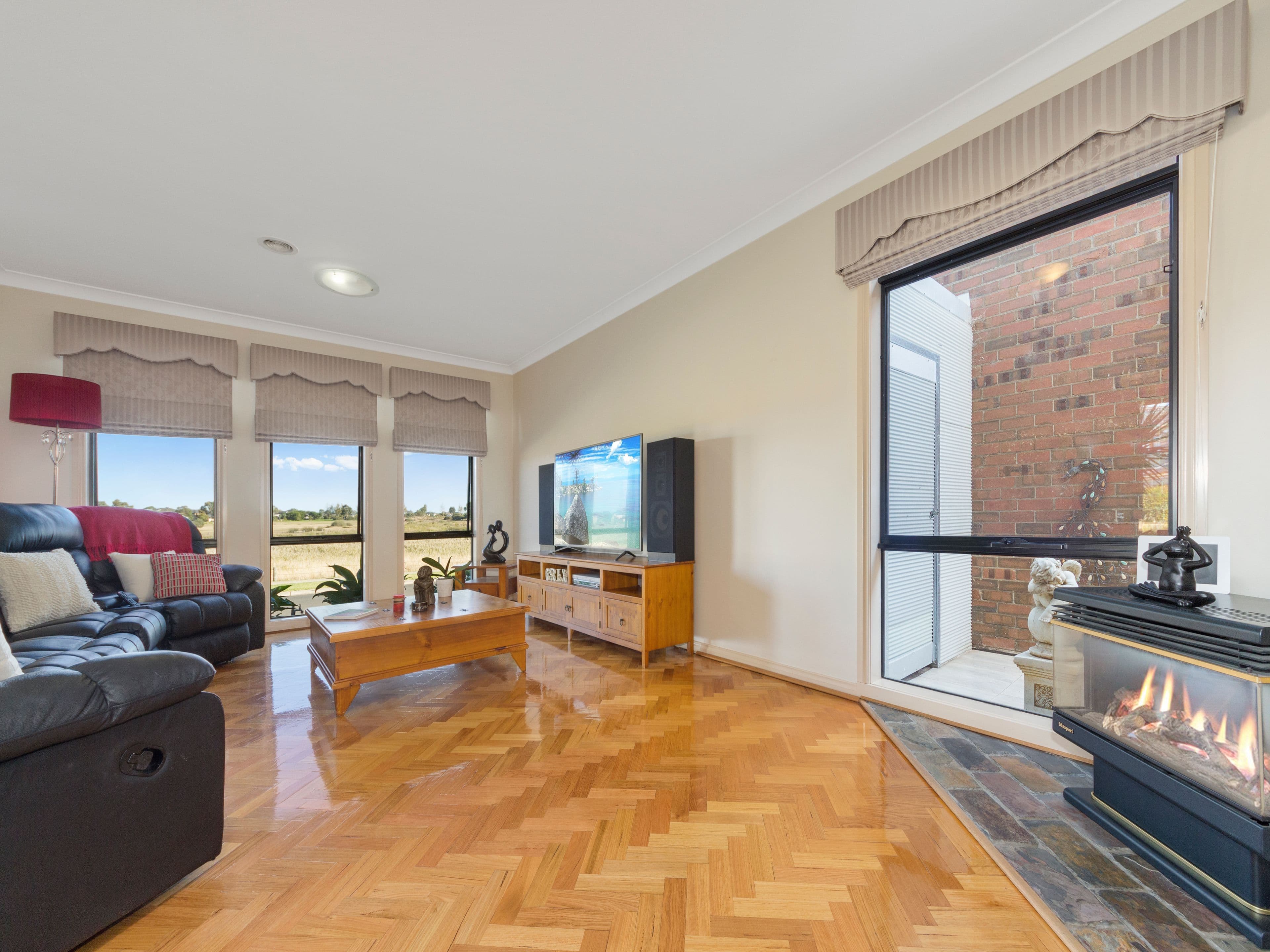 31 Markham Way, Altona Meadows VIC 3028, Altona Meadows - Thumbnail 3