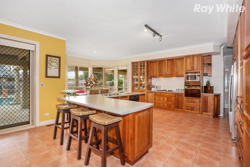 1 Greenview Close, Lysterfield South VIC 3156, Lysterfield South - Thumbnail 3