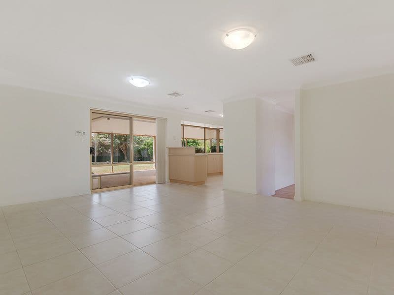 4 Newstead Close, Halls Head WA 6210, Halls Head - Thumbnail 4