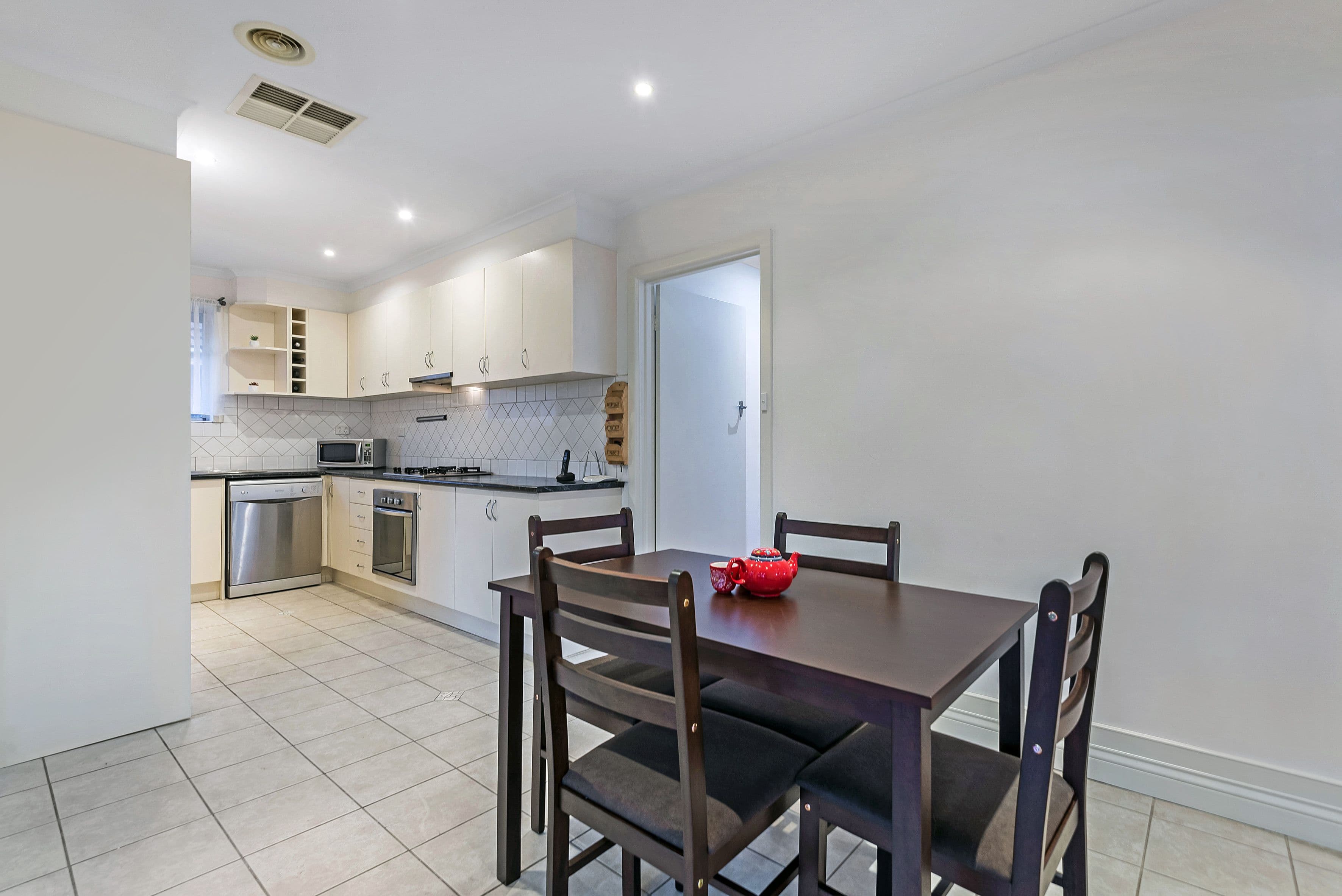16 Anstey Avenue, Reservoir VIC 3073, Reservoir - Thumbnail 7