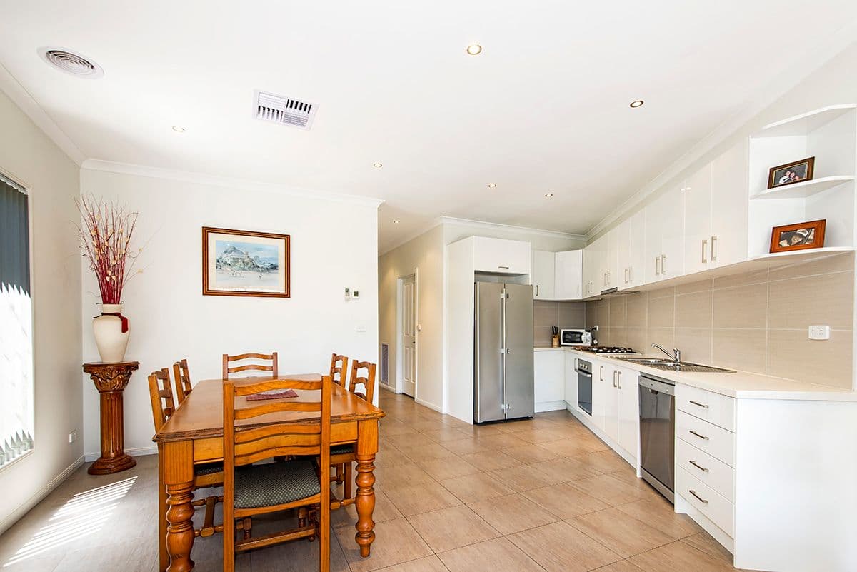 2-2 Corbin Place, Mill Park VIC 3082, Mill Park - Thumbnail 3