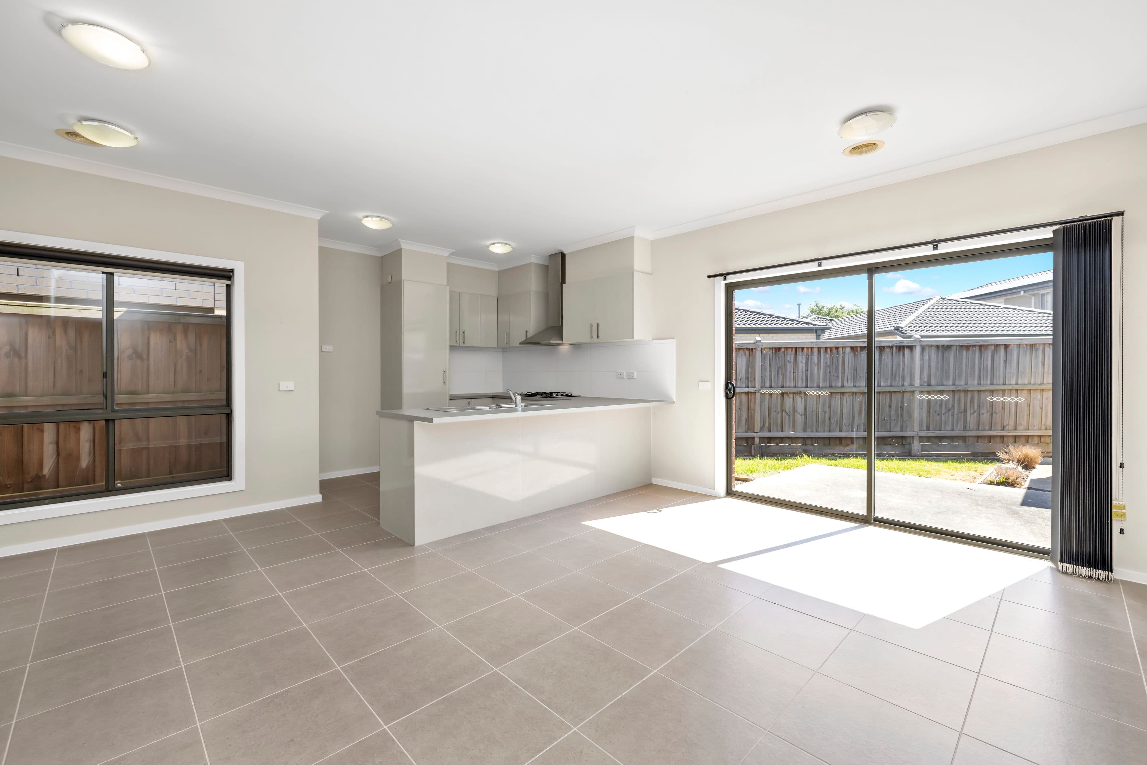 16 Caversham Drive, Pakenham VIC 3810, Pakenham - Thumbnail 2