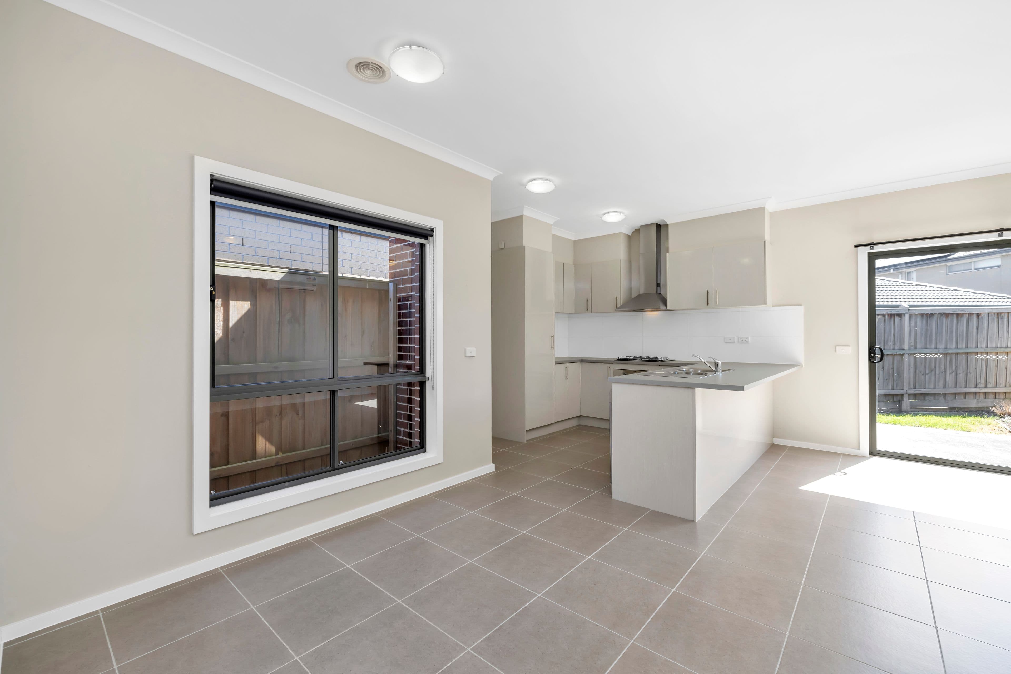 16 Caversham Drive, Pakenham VIC 3810, Pakenham - Thumbnail 3