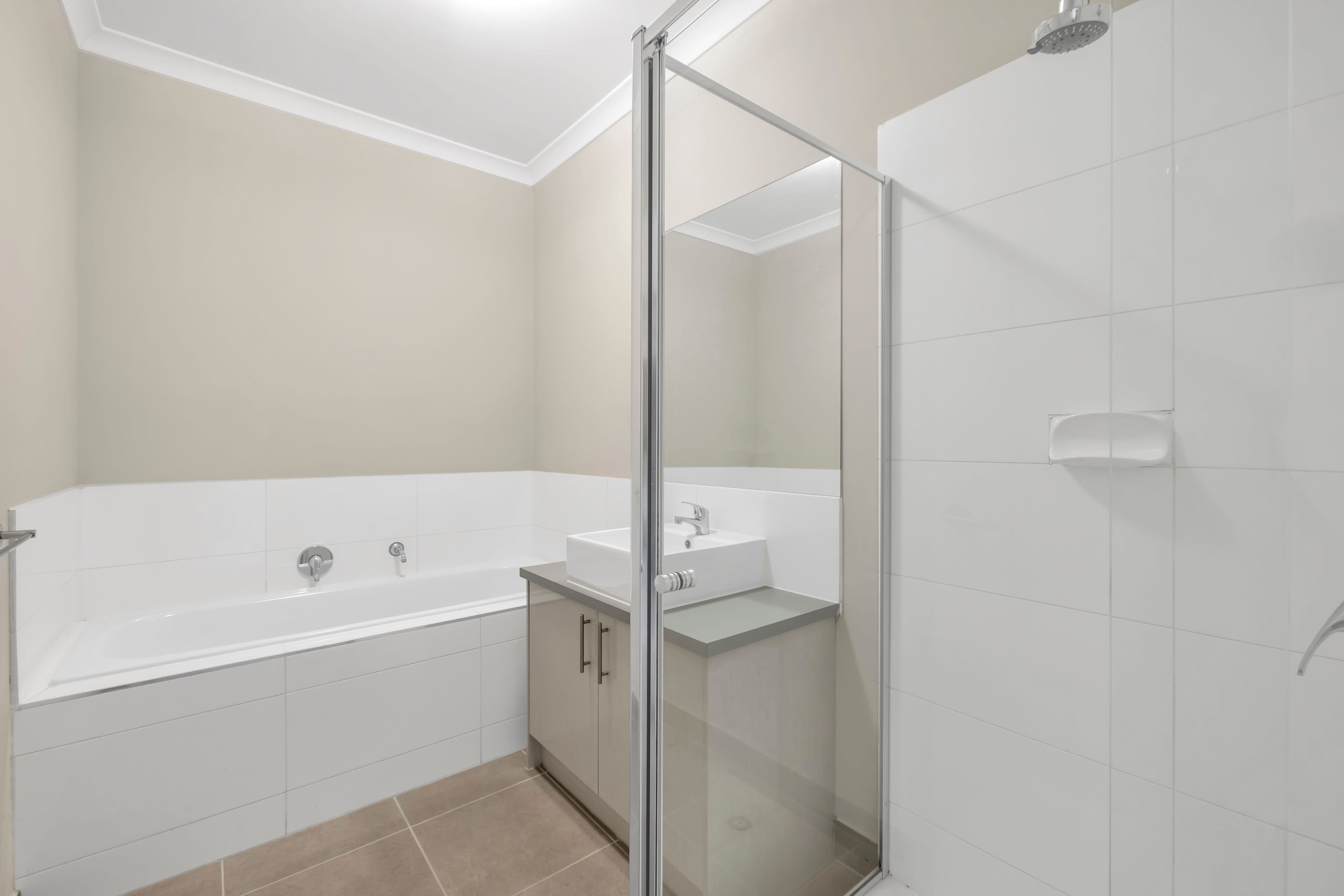 16 Caversham Drive, Pakenham VIC 3810, Pakenham - Thumbnail 8