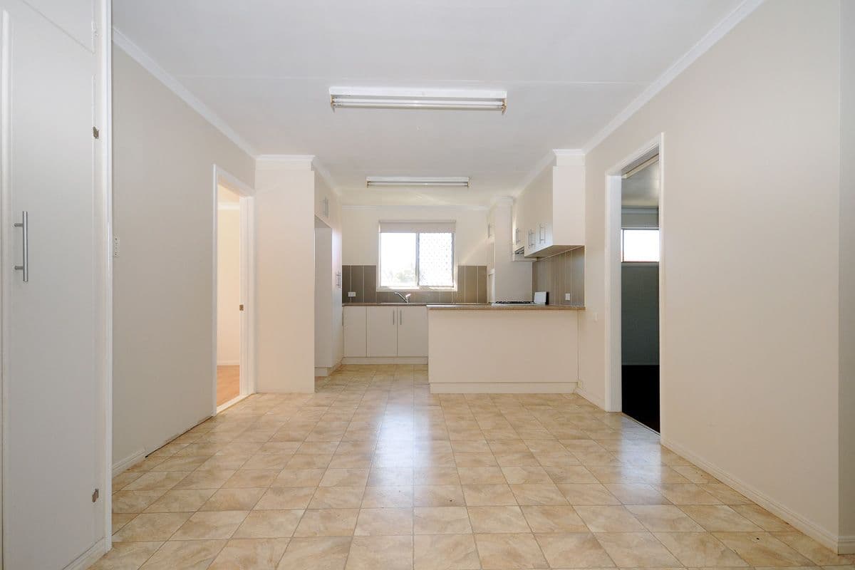 433 Stenner Street, HARRISTOWN QLD 4350, Harristown - Thumbnail 2