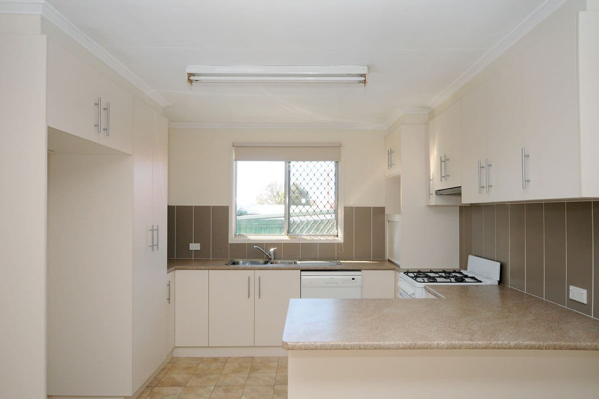 433 Stenner Street, HARRISTOWN QLD 4350, Harristown - Thumbnail 3