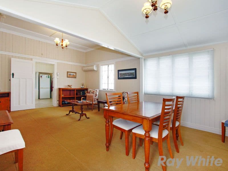 35 Glenfern Avenue, KEDRON QLD 4031, Kedron - Thumbnail 3
