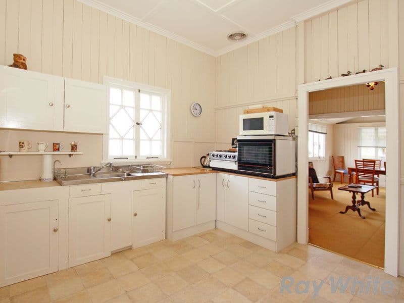 35 Glenfern Avenue, KEDRON QLD 4031, Kedron - Thumbnail 4