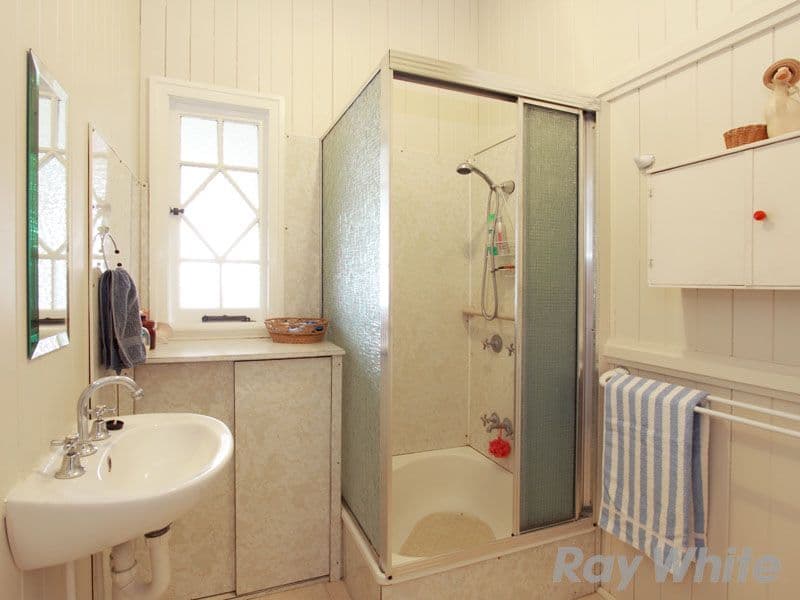 35 Glenfern Avenue, KEDRON QLD 4031, Kedron - Thumbnail 7