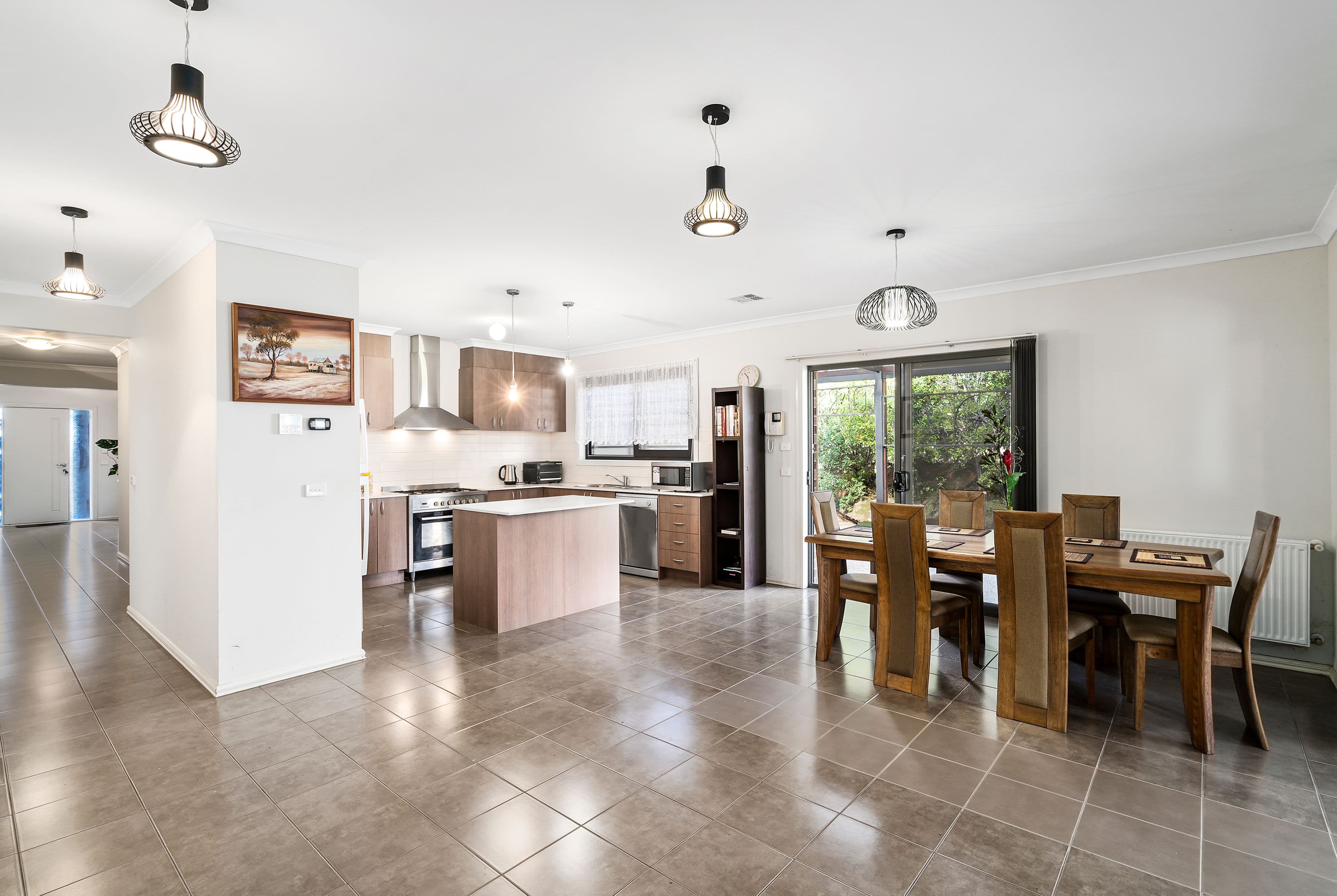 6 Roseberry Avenue, Sunbury VIC 3429, Sunbury - Thumbnail 5
