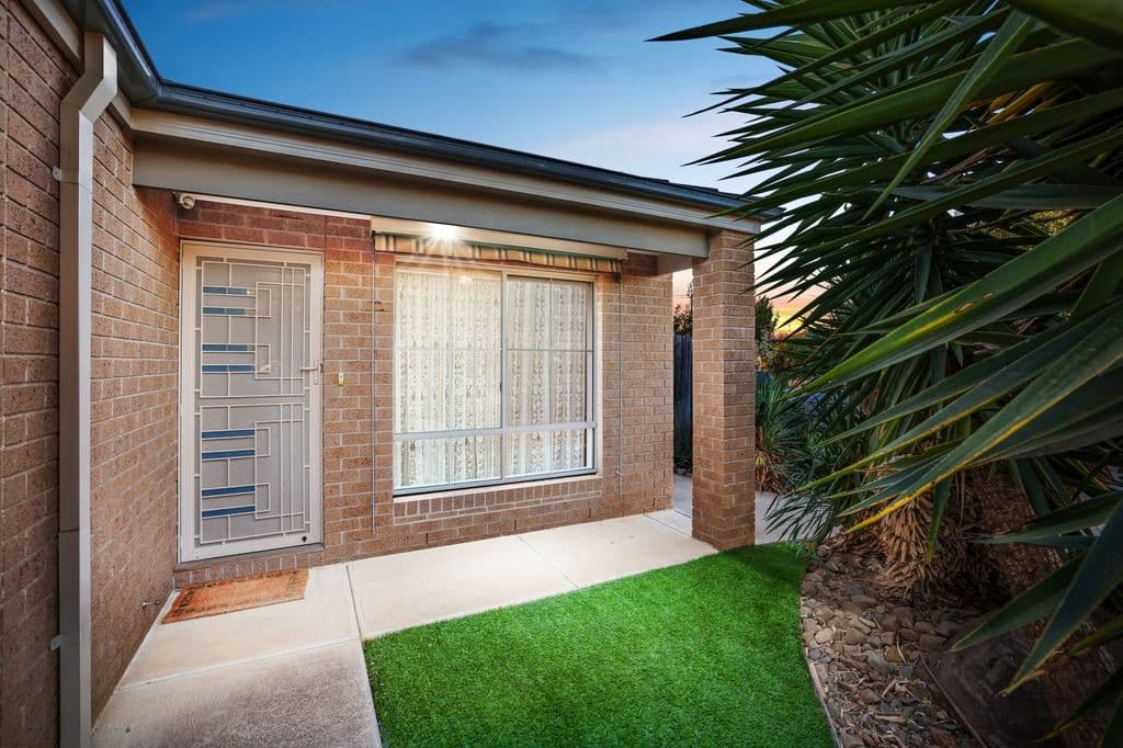 6 Morgan Crescent, Werribee VIC 3030, Werribee - Thumbnail 2