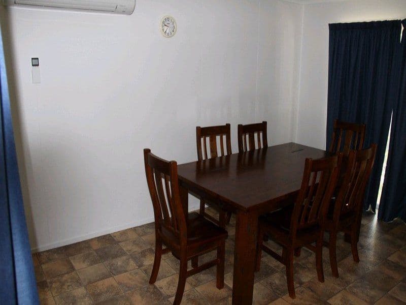 21 Hayes Avenue, BOYNE ISLAND QLD 4680, Boyne Island - Thumbnail 2