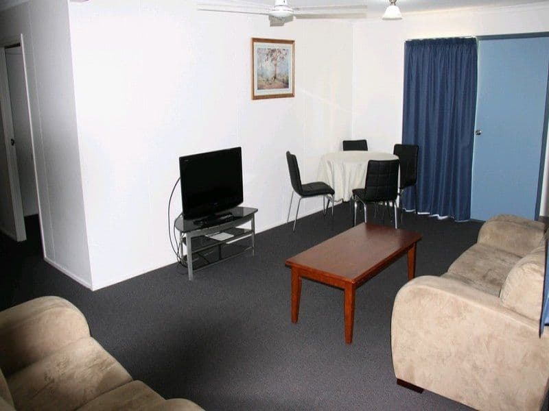 21 Hayes Avenue, BOYNE ISLAND QLD 4680, Boyne Island - Thumbnail 3
