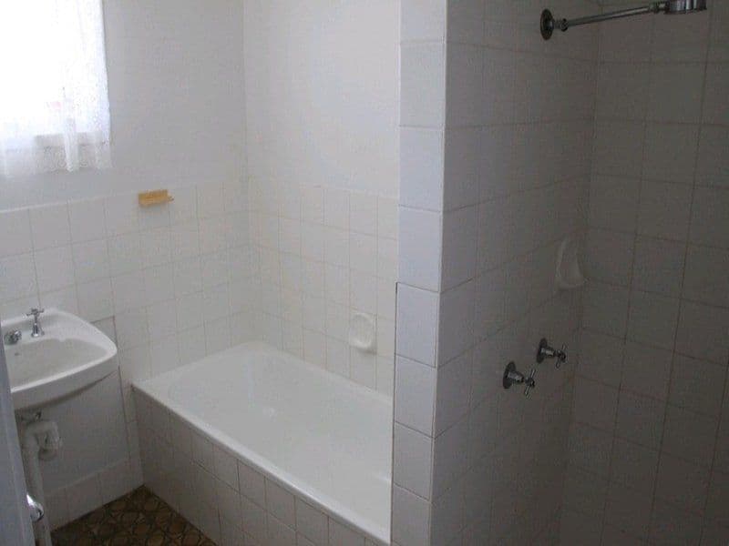 21 Hayes Avenue, BOYNE ISLAND QLD 4680, Boyne Island - Thumbnail 6