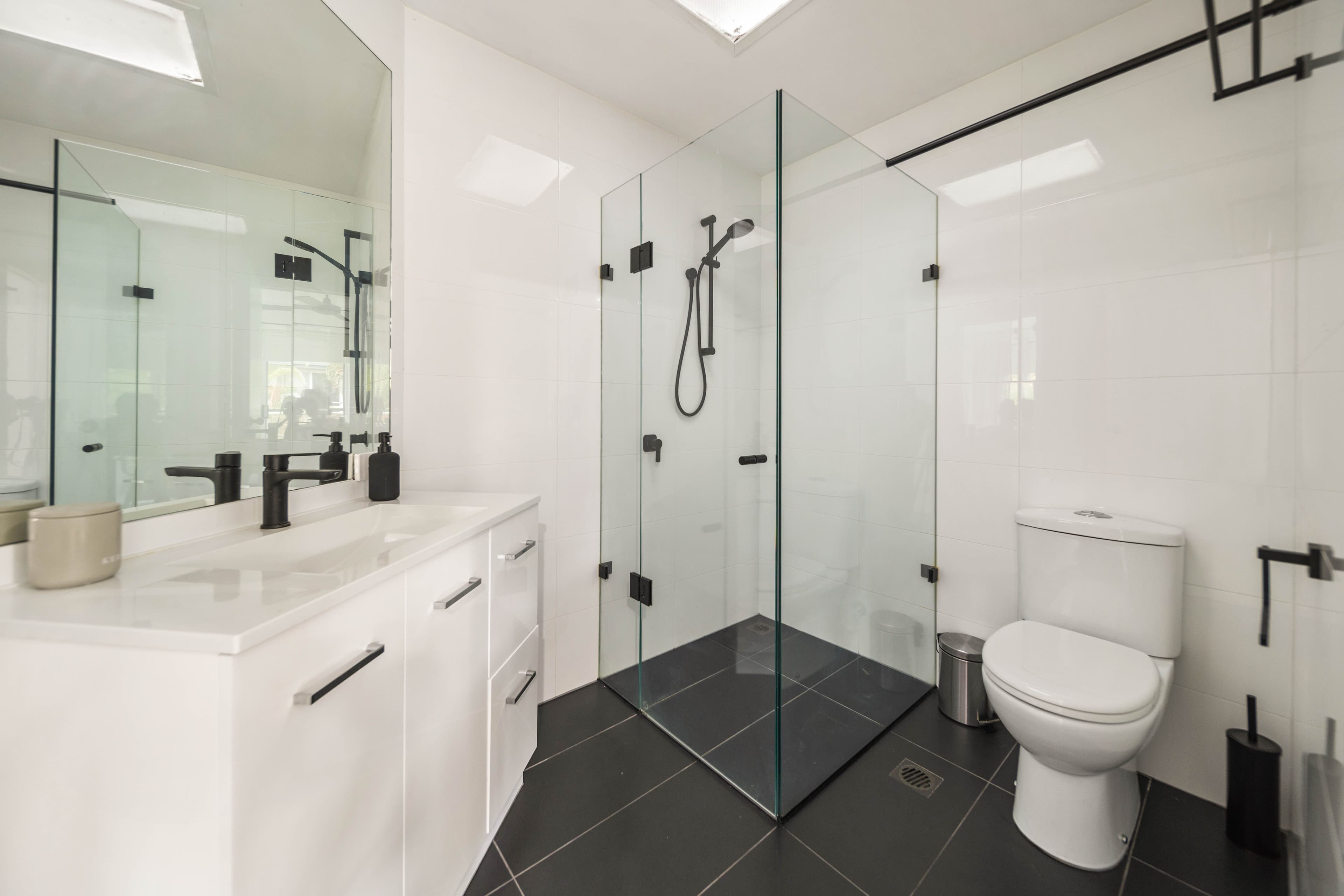 215 Cottesloe Drive, Mermaid Waters QLD 4218, Mermaid Waters - Thumbnail 5