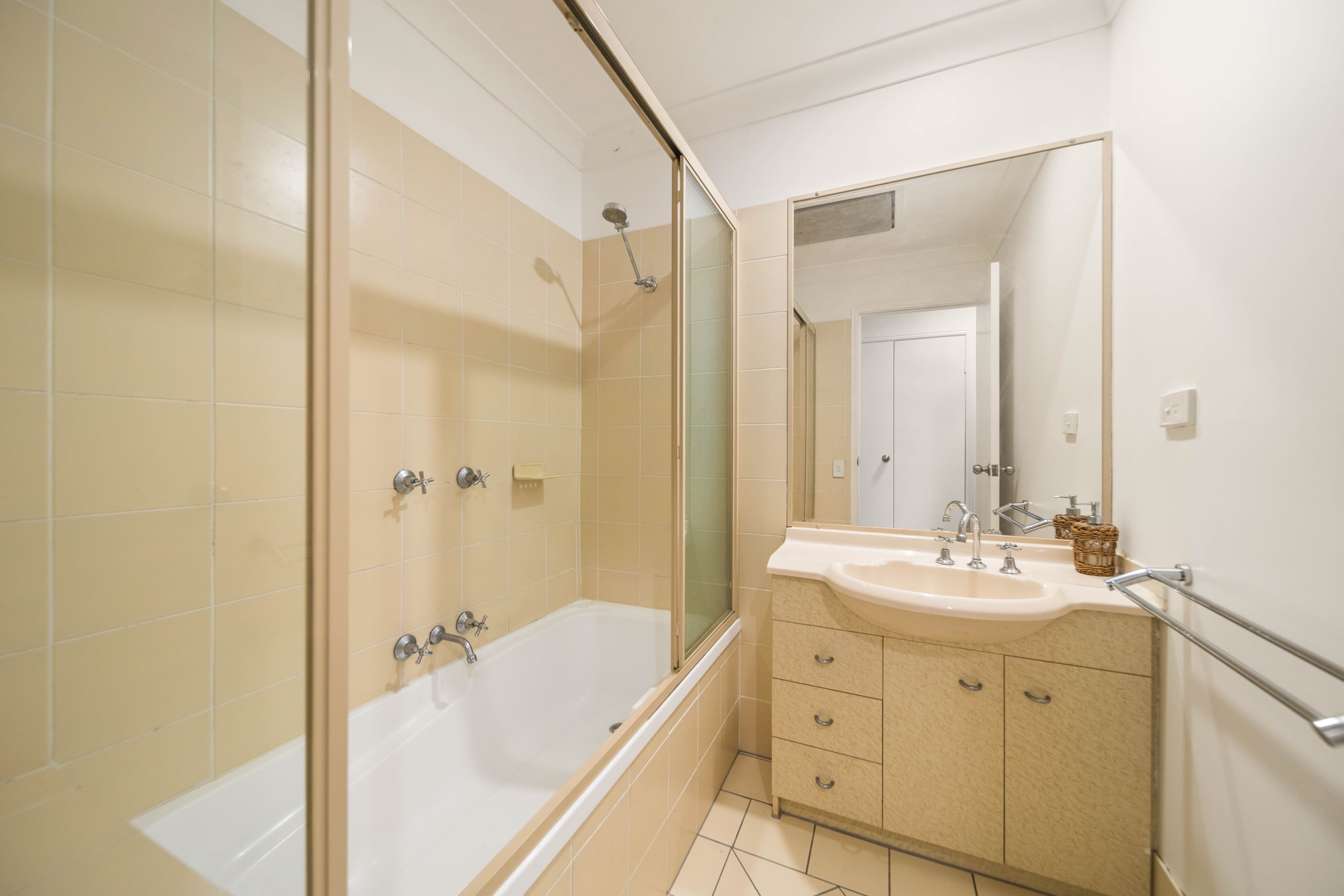 215 Cottesloe Drive, Mermaid Waters QLD 4218, Mermaid Waters - Thumbnail 6